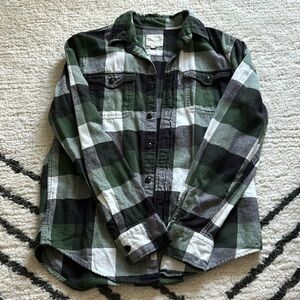 American Eagle men’s green, white, black flannel shirt. Size S